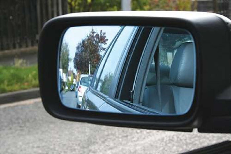 Kỹ năng quan sát rộng sẽ giúp ích lớn cho tài xế khi lái xe vào cổng hẹp