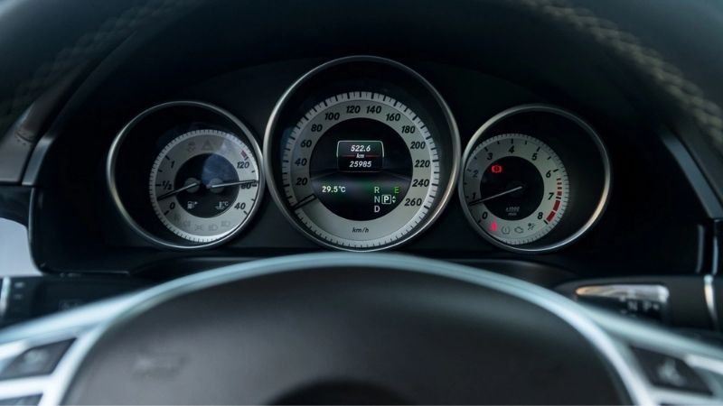 Bạn cần biết cách xem đồng hồ đo tốc độ trên xe