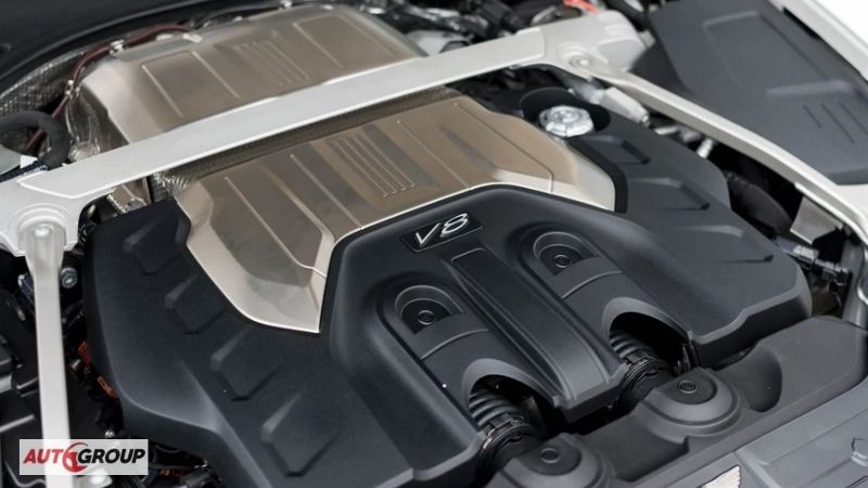 Động cơ V8 giúp xe đạt vận tốc 100km/h trong 4s